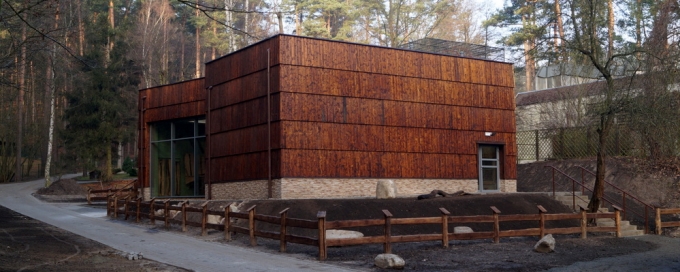 Budowa pawilonu dla patasów