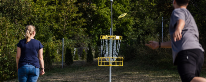 Pole do disc golfa w Parku Na Zboczu BO 2022