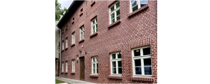 Termomodernizacja, zmiana sposobu ogrzewania, przebudowa lokalu użytkowego oraz lokali mieszkalnych w celu ich usamodzielnienia  w budynku gminnym przy ul. Biskupiej 8a 